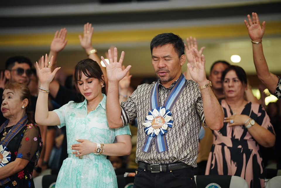 帕奎奧夫婦平時在教會禮拜情景。（圖／翻攝自FB@The Word For Everyone Ministries International Inc）